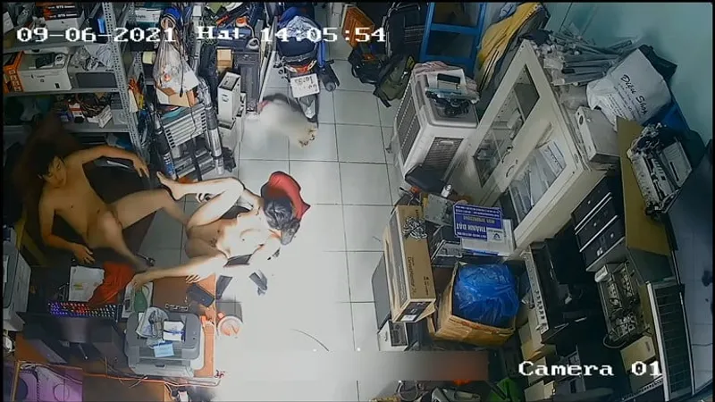 Vợ yêu gã chồng cắm sừng trong của cặc máy tính
